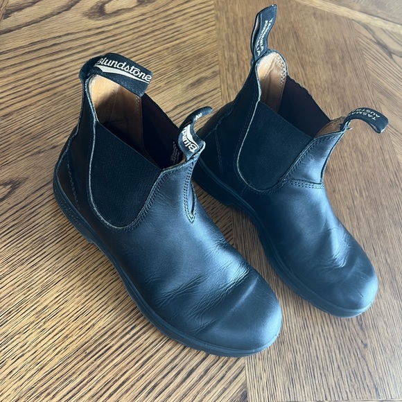 Blundstones - Picture 1 of 6